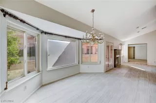 Photo #6: 2564011 Listing