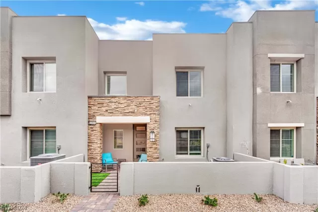 MLS: 2564017 Condo For Sale