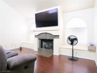 Photo #2: 2564026 Listing