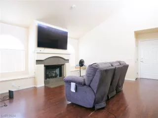 Photo #3: 2564026 Listing