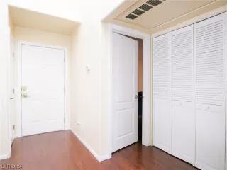 Photo #4: 2564026 Listing