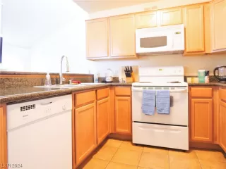 Photo #5: 2564026 Listing