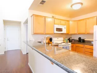 Photo #6: 2564026 Listing