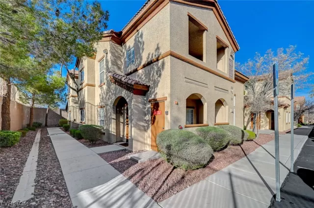 MLS: 2564027 Condo For Sale