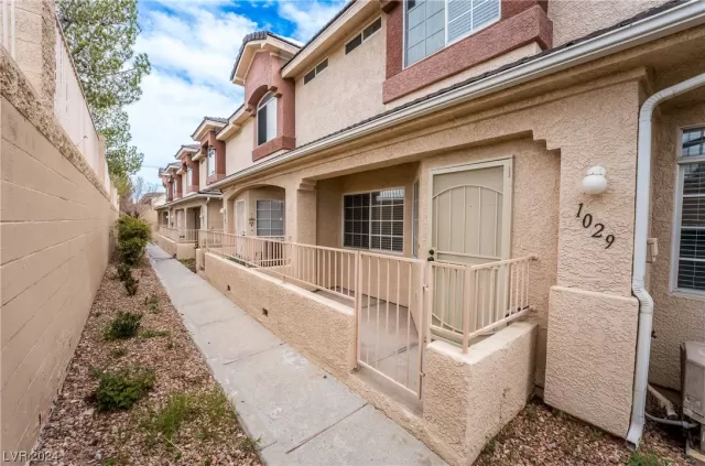 MLS: 2564062 Condo For Sale