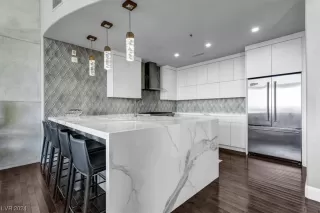 Photo #2: 2564090 Listing