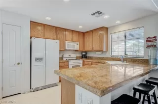 Photo #5: 2564118 Listing