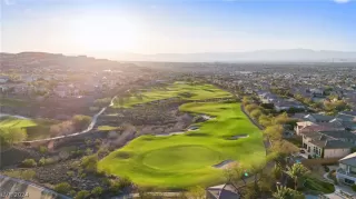 Photo #2: 2564121 Listing