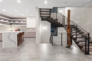 Photo #4: 2564121 Listing