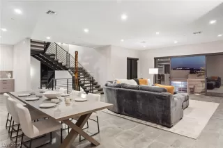 Photo #5: 2564121 Listing