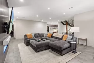 Photo #6: 2564121 Listing