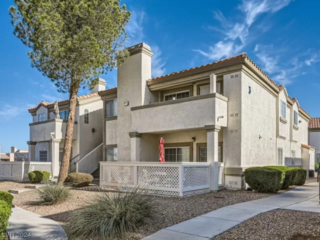 MLS: 2564127 Condo For Sale