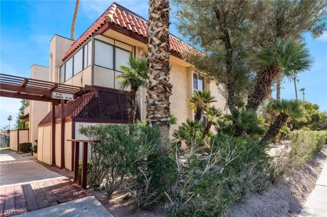 MLS: 2564158 Condo For Sale