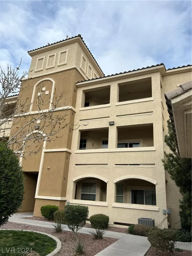 MLS: 2564272 Condo For Sale