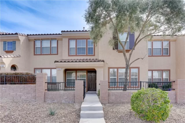 MLS: 2564296 Condo For Sale