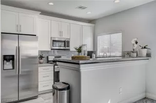 Photo #3: 2564341 Listing