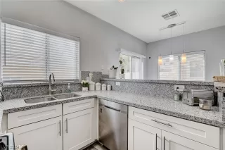 Photo #5: 2564341 Listing