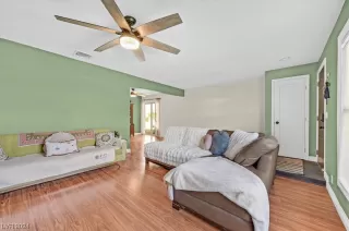 Photo #5: 2564409 Listing