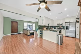 Photo #6: 2564409 Listing