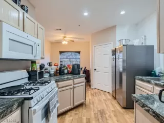 Photo #4: 2564429 Listing