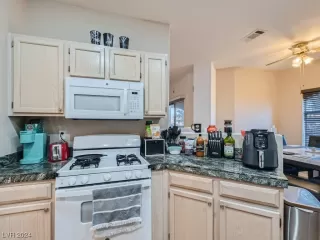 Photo #5: 2564429 Listing