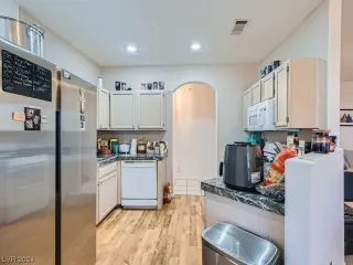 Photo #6: 2564429 Listing