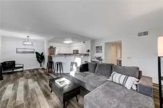 Photo #3: 2564469 Listing