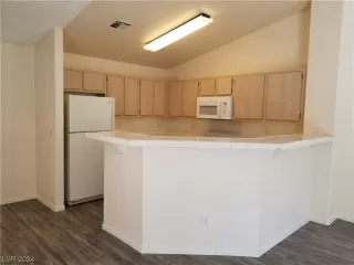 Photo #1: 2564481 Listing 