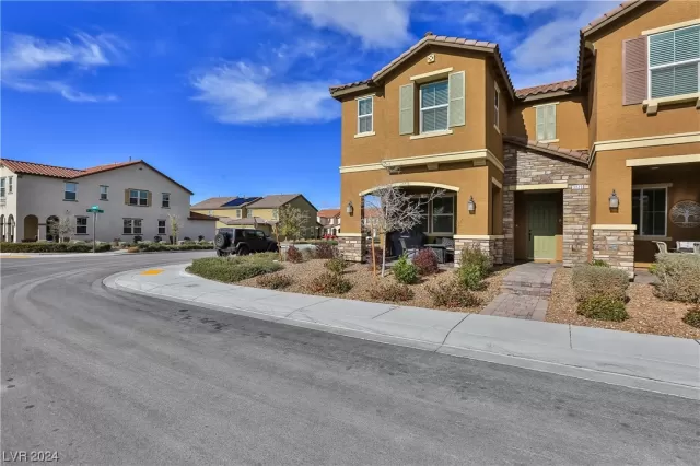 MLS: 2564518 Condo For Sale