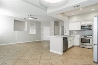 Photo #5: 2564540 Listing