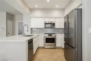 Photo #6: 2564540 Listing