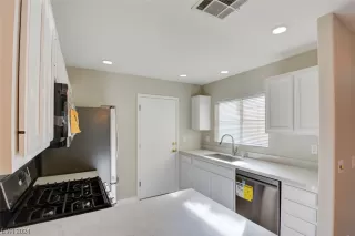 Photo #4: 2564551 Listing