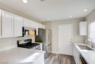 Photo #6: 2564551 Listing