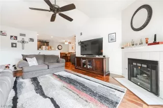 Photo #5: 2564590 Listing