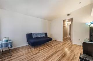 Photo #4: 2564606 Listing