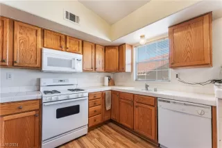 Photo #5: 2564606 Listing