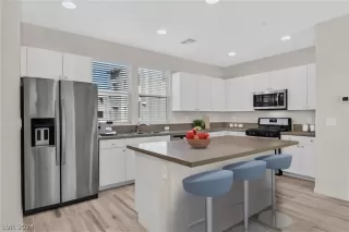 Photo #2: 2564658 Listing