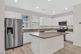 Photo #6: 2564658 Listing