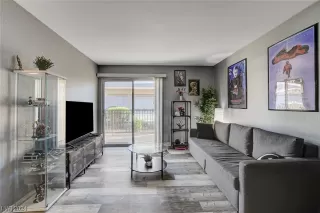 Photo #4: 2564680 Listing