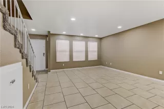 Photo #5: 2564707 Listing