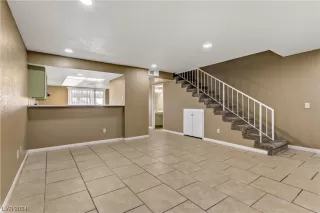 Photo #6: 2564707 Listing