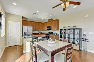 Photo #6: 2564763 Listing