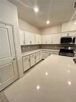 Photo #2: 2564849 Listing 