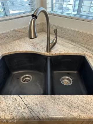 Photo #6: 2564865 Listing