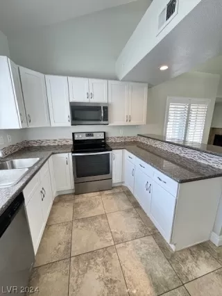 Photo #2: 2564908 Listing 