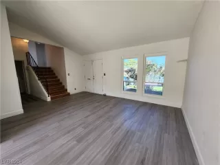 Photo #4: 2564925 Listing