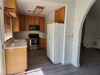 Photo #6: 2564925 Listing