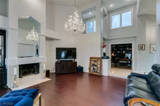 Photo #2: 2564946 Listing