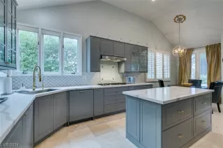 Photo #5: 2564946 Listing