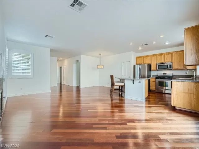 MLS: 2565055 Condo For Sale